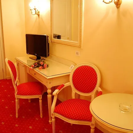 Gold Hotel