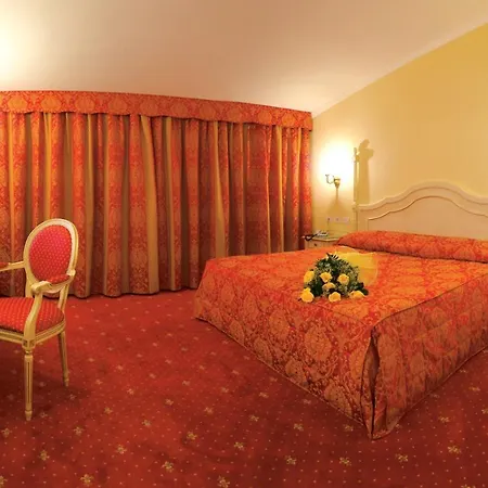 Gold Hotel