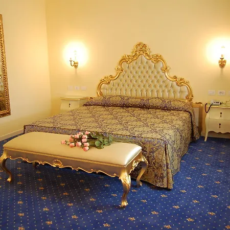 Gold Hotel