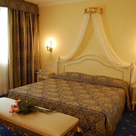 Gold Hotel
